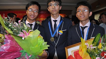 Vietnam wins three gold medals at Int’l Mathematical Olympiad  - ảnh 1